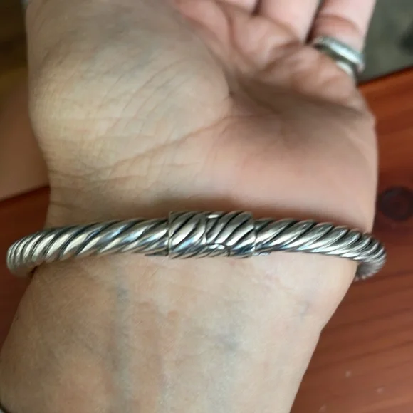 Sterling Silver /18k stamped twisted cable bangle 3mm with fresh water pearl - Picture 7 of 11
